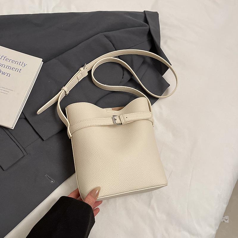 Large-capacity bags women's simple and versatile 2025 new casual shoulder armpit bags women's popular bucket bags this year