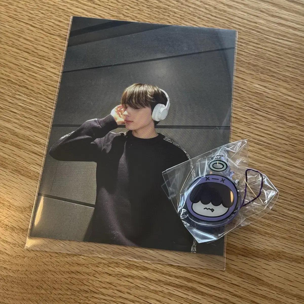 

Sbatu Tomorrow X Together Dreamweek Popup Store Bring Keyring+postcard