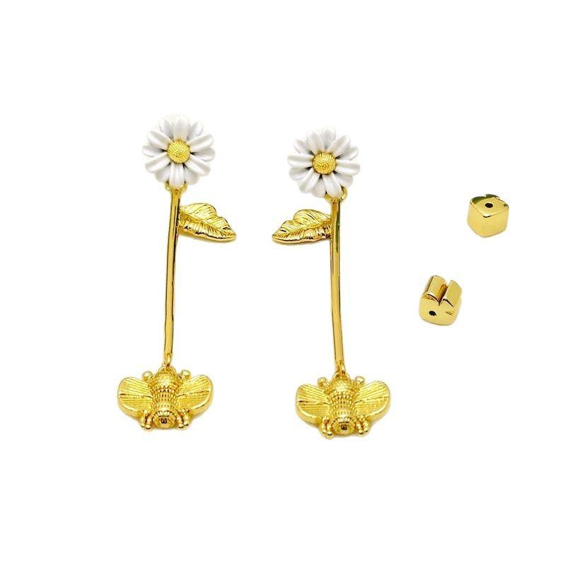 Car Sunglasses Exquisite Bag Small Bee Small Daisy 95 Silver Needle Earrings Necklace Bracelet Set