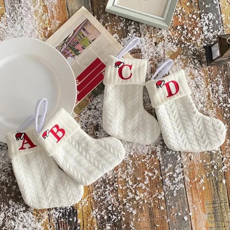3-Kolorowe Skarpety Świąteczne z 26 Literami Torba na Prezent Domowa Dekoracja Dzianina Haft Litera Dziecięca Torba na Cukierki Dekoracja Świąteczna