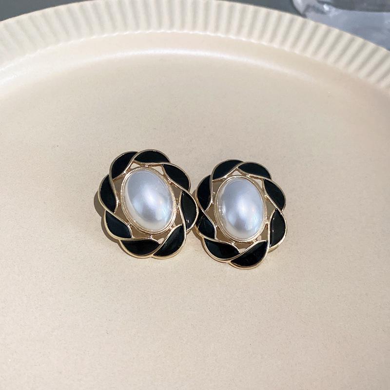 Vintage French-Style Silver Needle Earrings - Women's Elegant Studs with Retro Court Charm