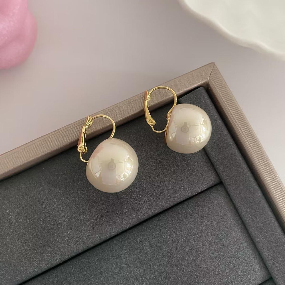 Pearl Ear Cuff: Retro Light Luxury, Stylish & Versatile Women s Earrings