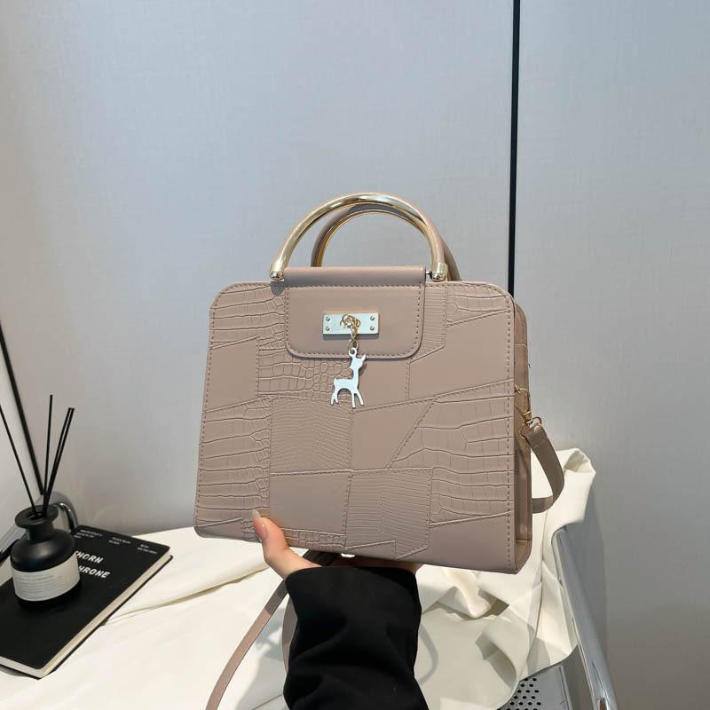 

Премиальная текстура 2025 весна новая женская сумка однотонная темпераментная сумочка женская сумка-мессенджер сумка на плечо модная и универсальная хаки