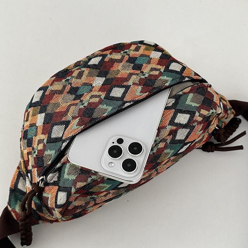 2025 New Japanese Harajuku Large-capacity Fanny Pack Breast Bag Women's Ins Versatile Dark Retro Bag Going Out Sloping Shoulder Bag