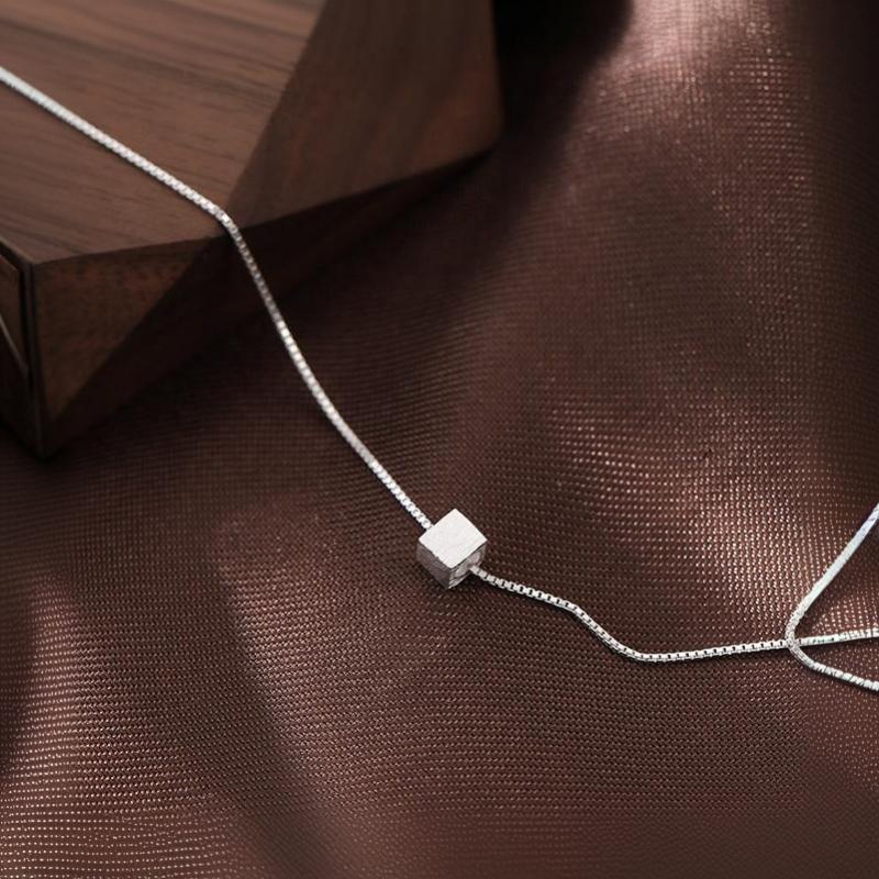 1Pcs Temperament Neckle Fashion Simple Ladies Jewelry Single Sugar Cube Necklace Simple And Elegant Clavicle Necklace