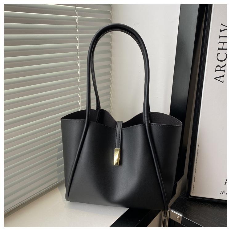 2026 New Early Spring Fashi Simple Retro Casual Large Capacity Commuter Underarm Tote Shoulder Bag Women Handbags