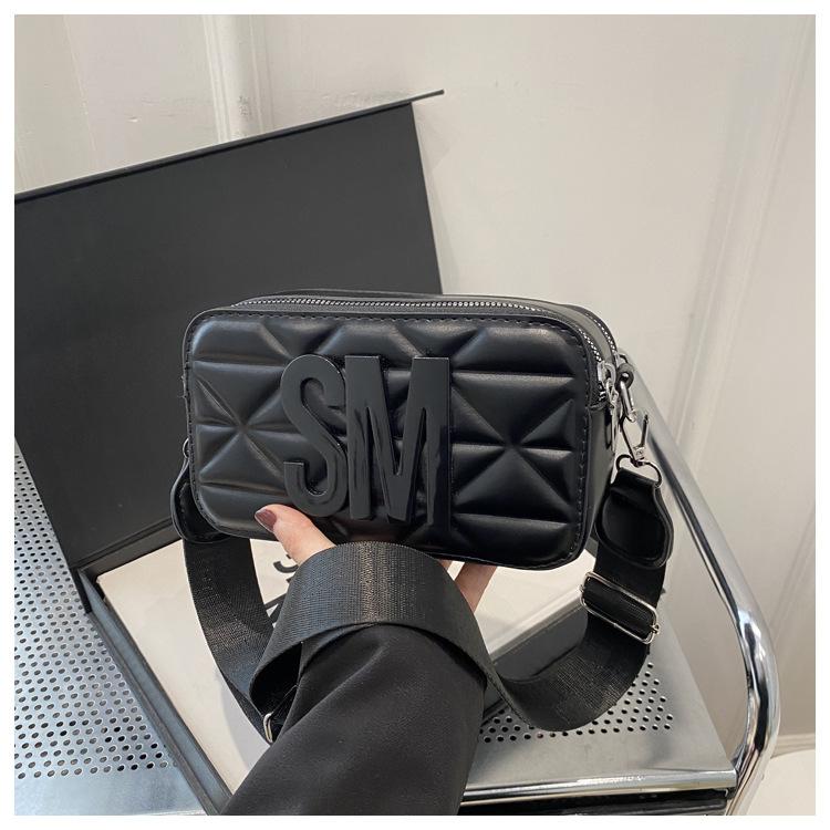 

Весенняя новая наплечная сумка с надписью, маленькая квадратная сумка, сумка для фотоаппарата, широкий плечевой ремень, модная, простая и стильная сумка кроссбоди для женщин