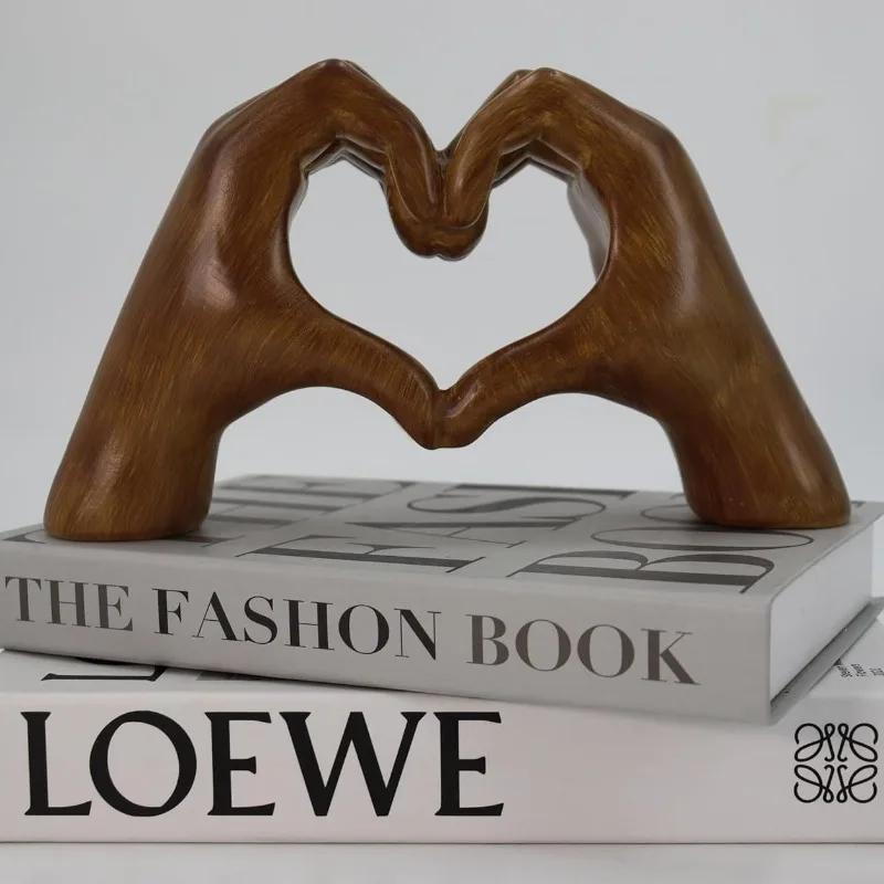 Love Heart Hand Sculpture Heart Shaped Hand Decor Heart-shaped Gesture Resin Sculpture Statue Home Office Decoration Love Heart