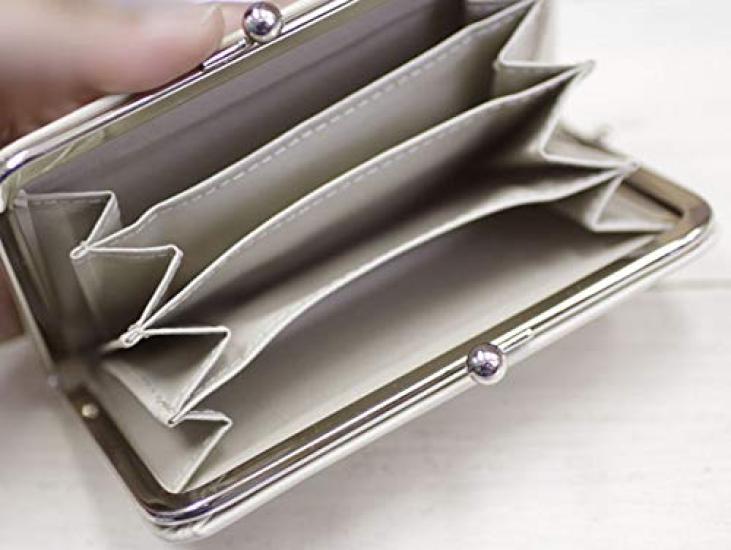 Slim and Sleek Matsunoya Genuine Leather Accordion Clasp Wallet [Kado] (beige)