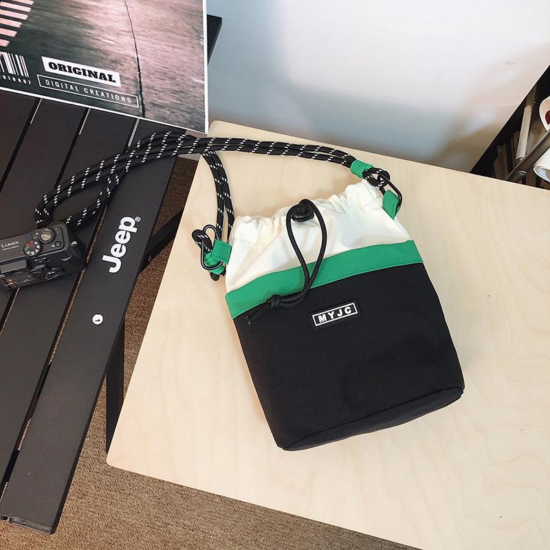 

Корейская нишевая трендовая повседневная сумка кроссбоди женская 2025 осень новая модная спортивная портативная сумка на плечо сумка для мобильного телефона