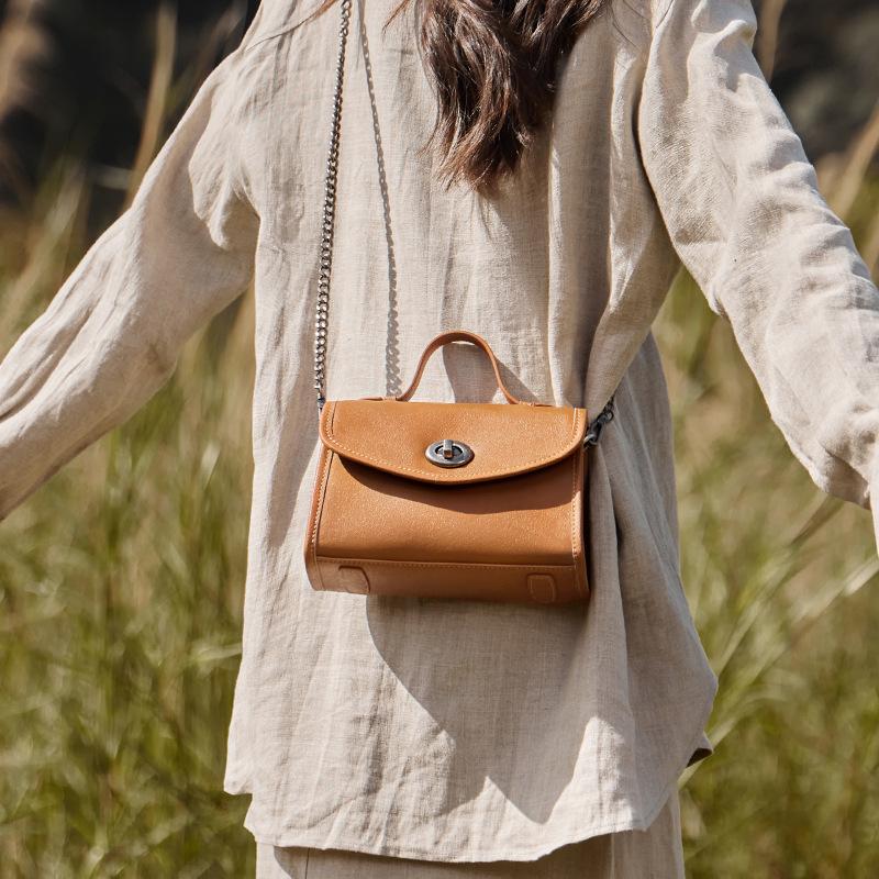 2025 Autumn Winter Elegant High-end Genuine Leather Women's Bag Simple Fashion Style Cowhide Shoulder Bag Commuting Daily Small Square Bag