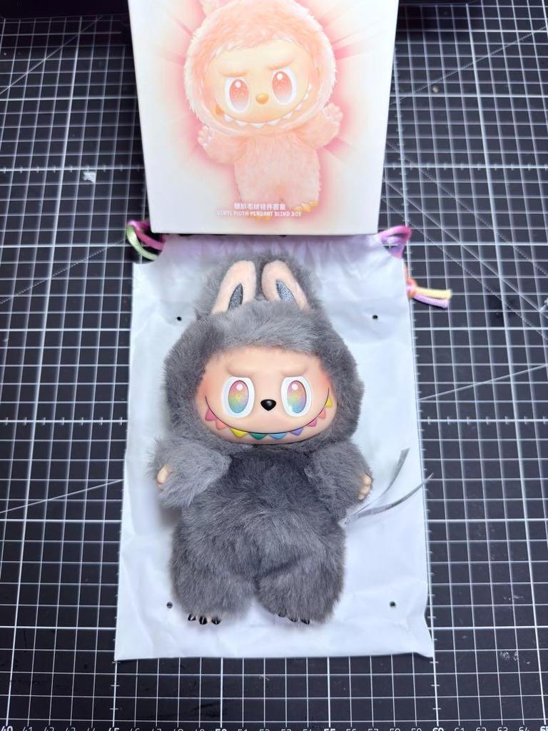 [BRUKT] Ekte LABUBU Big Into Energy V3 ID Hemmelig