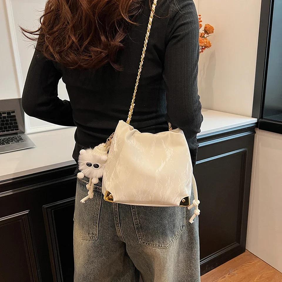 Women's Small Texture Bucket Bag Crossbody Bag Stylish Chain Traveler Leisure and Travel Popular
