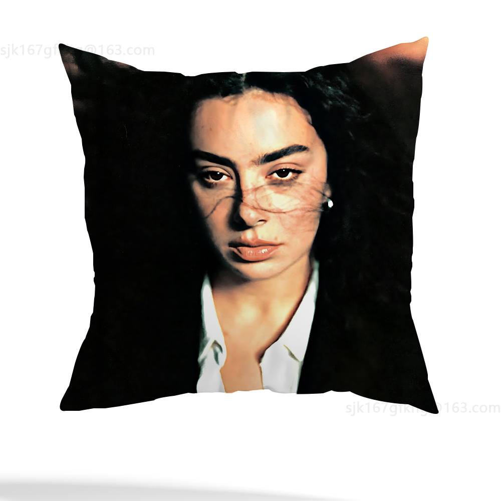Poszewka na poduszkę z wizerunkiem piosenkarki Charli Xcx, w stylu casual, odpowiednia do dekoracji domu (z wyłączeniem rdzenia poduszki)
