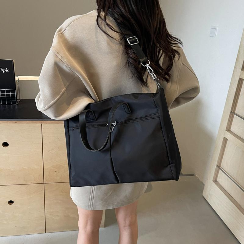 Большая вместительная женская сумка через плечо — фото 7