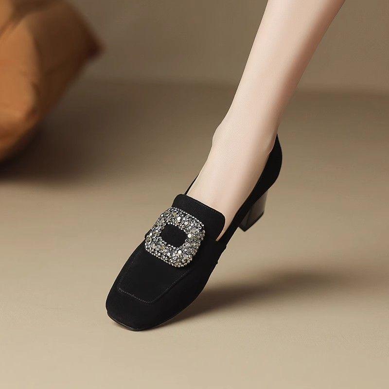 

Женские лоферы на среднем каблуке с флисовой подкладкой – Зимний британский стиль, квадратная пряжка, кожа, глубокий вырез, черно-коричневые. 34