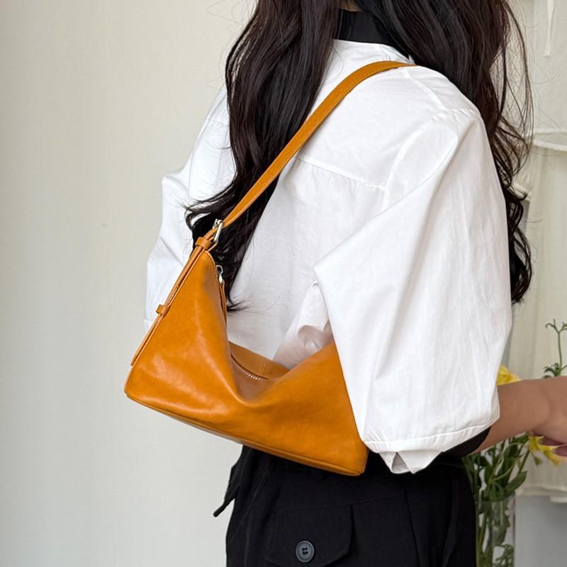 

Relaxed Retro Hobo Bag 2026 New Soft Leather Casual Pillow Women s Cross-body Underarm Shoulder 24x10x15 жёлтый