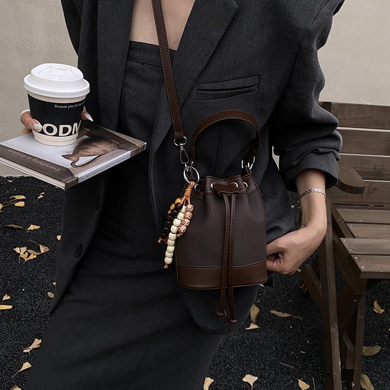 Premium handbag bag women's 2025 new autumn and winter shoulder versatile messenger bag Korean version drawstring hand carrying bucket bag