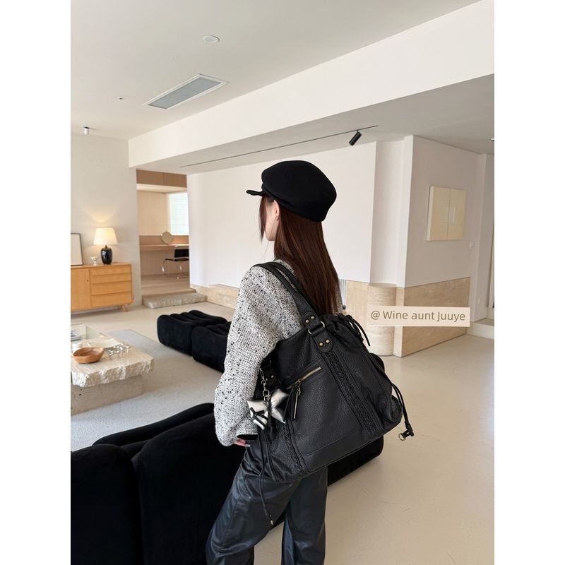 

Aunt Juuye Early Snow White Moon Retro Leisure Motorcycle Bag Large Capacity Commuter Portable Shoulder Computer Tote Bag Lava Black Knight (computer)