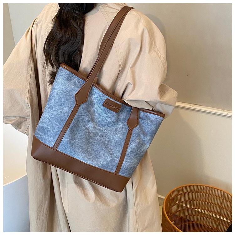 Spacious Faux Leather Bucket Tote Bag for Women Trendy Single Shoulder Commuter Handbag Fashionable Daily Purse