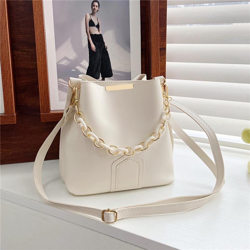 Texture design small bag women's summer 2025 new trendy fashion shoulder messenger women's bag foreign style portable bucket bag