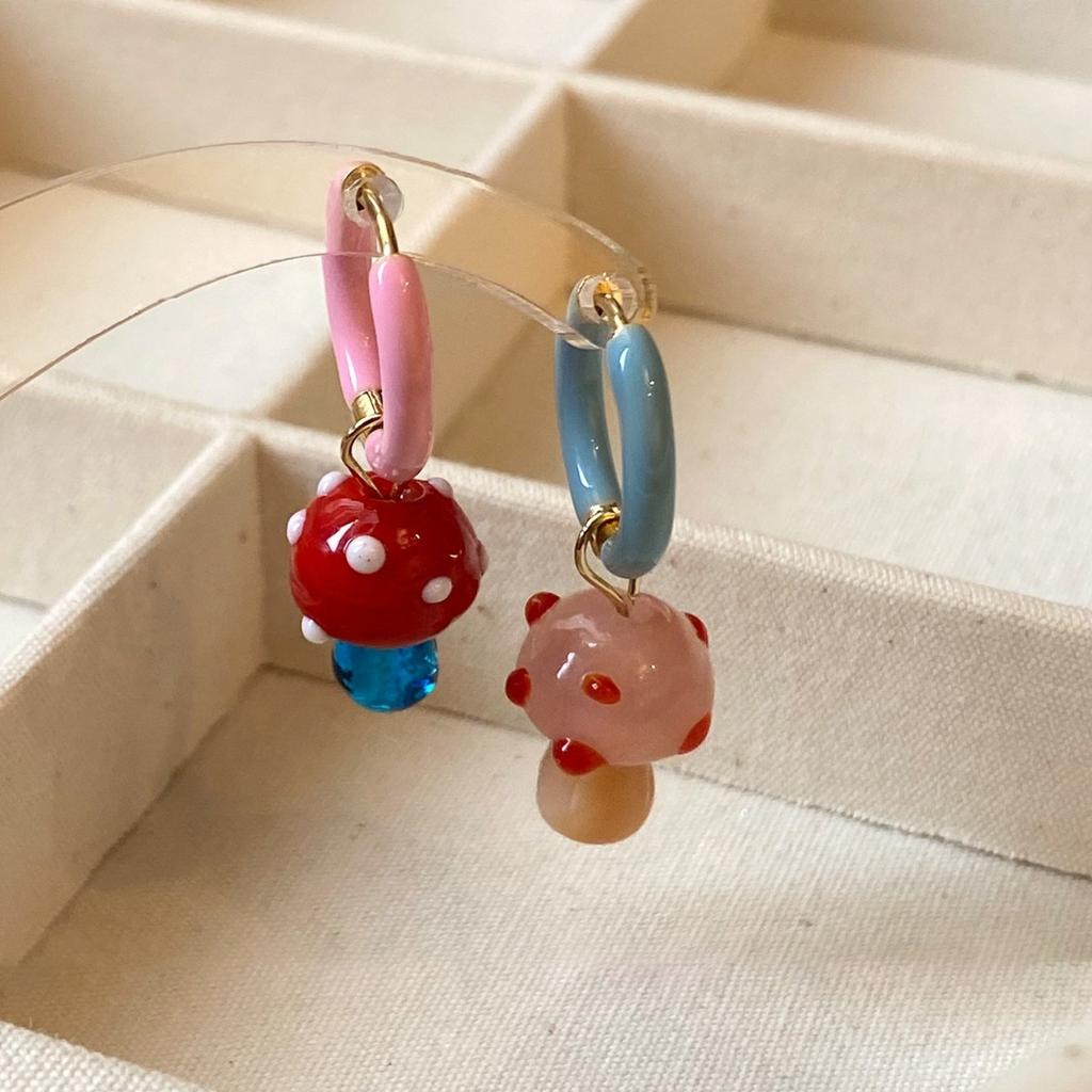 Cute Dopamine Colorful Dripping Oil Mushroom Huggie Hoop Earrings for Women Cartoon Glaze Asymmetry Dangle Earring Party Jewelry