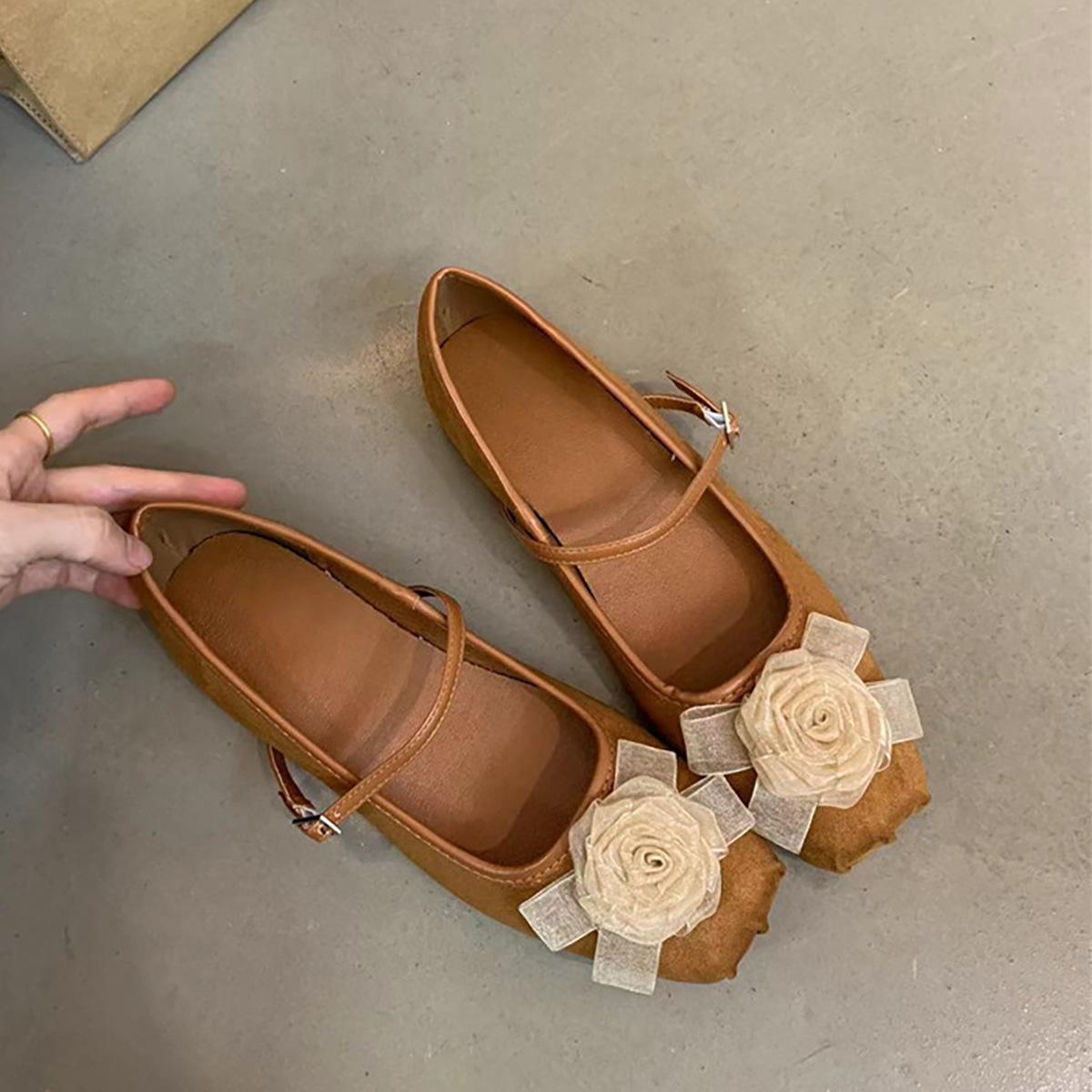 

Flower gentle wind light mouth single shoes women s head French one-word buckle flat Mary Jane shoes 40 коричневий