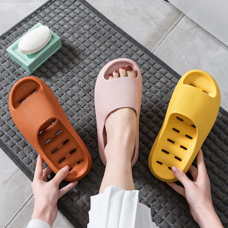 EVA Sklisikre Tykksålede Badesandaler - Sommer Deodorant, Hul Design for Innendørskomfort
