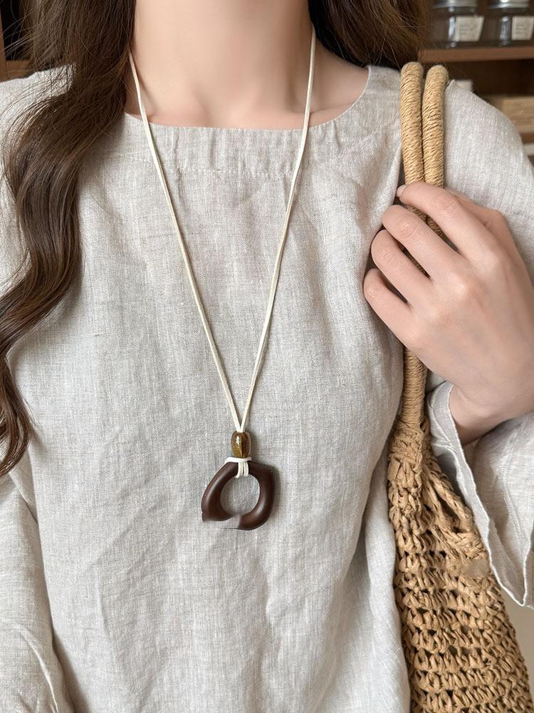 Wood chips irregular round square pendant necklace retro ethnic style collarbone chain design sense sweater chain women