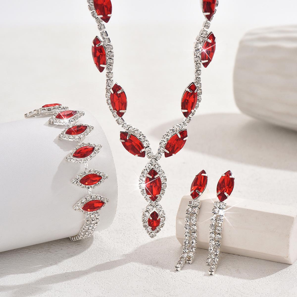 

Роскошный вечерний ювелирный набор: Ожерелье, браслет и серьги для женщин в европейском и американском стиле