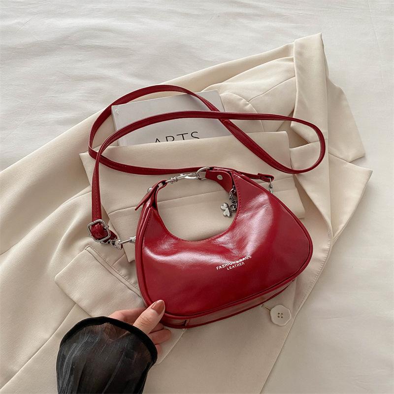 

Нишевая портативная сумка-полумесяц женская 2025 новая модная модная сумка подмышку универсальная плечевая сумка-мессенджер красный