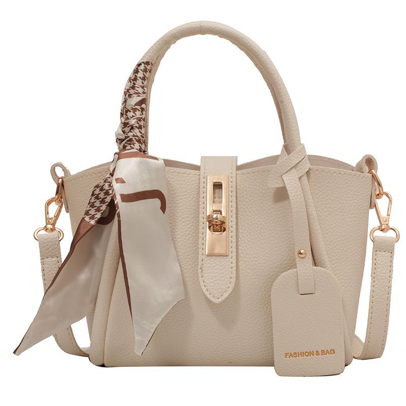 Spring New High Quality Women's Shoulder Bag Trendy Autumn Winter Vegetable Basket Ladies Small Fragrance Crossbody Bag Fashion Buckle Bucket Bag