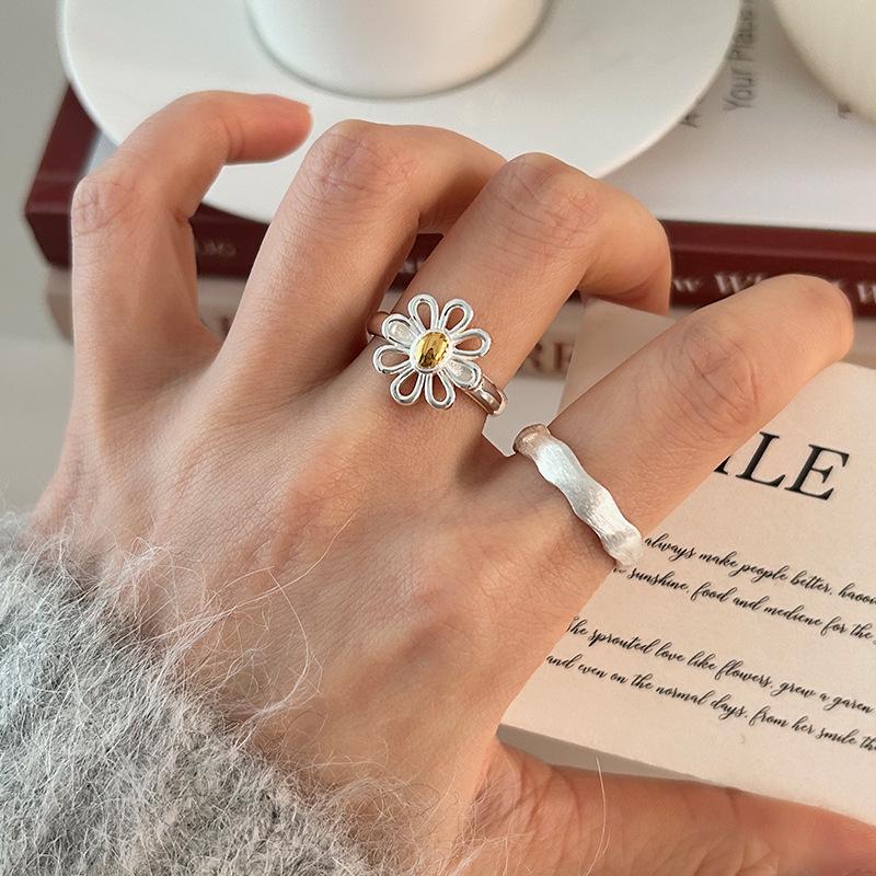 Hollow Daisy Openwork Ring for Women - Sweet Gold & Silver Contrast, Fresh Ins Style Index Finger Ring