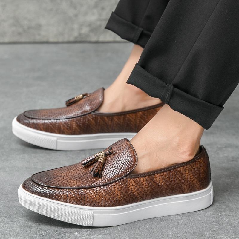Fashion New Men Slip On Tassels Loafter Men's Knit Pattern Leather Shoes Male Walking Sneakers Tenis Masculino Zapatos Hombre
