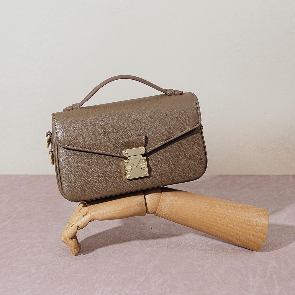 New Autumn/Winter Fashion Leather Shoulder Bag - Luxury Retro Handbag, Versatile Messenger & Commuter Bag.