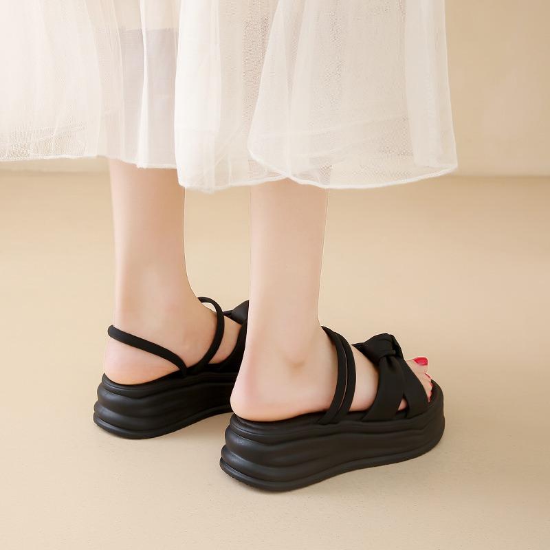 Two Wearing Cool Slippers Women's Summer New Platform Casual Drag Outer Slippers Beach Shoes