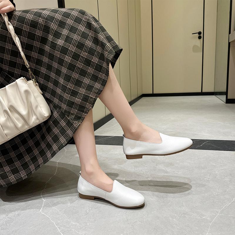 The first layer of cowhide 2025 autumn Korean version of genuine leather mother shoes women's lazy grandma shoes women's casual loafers Doudou shoes