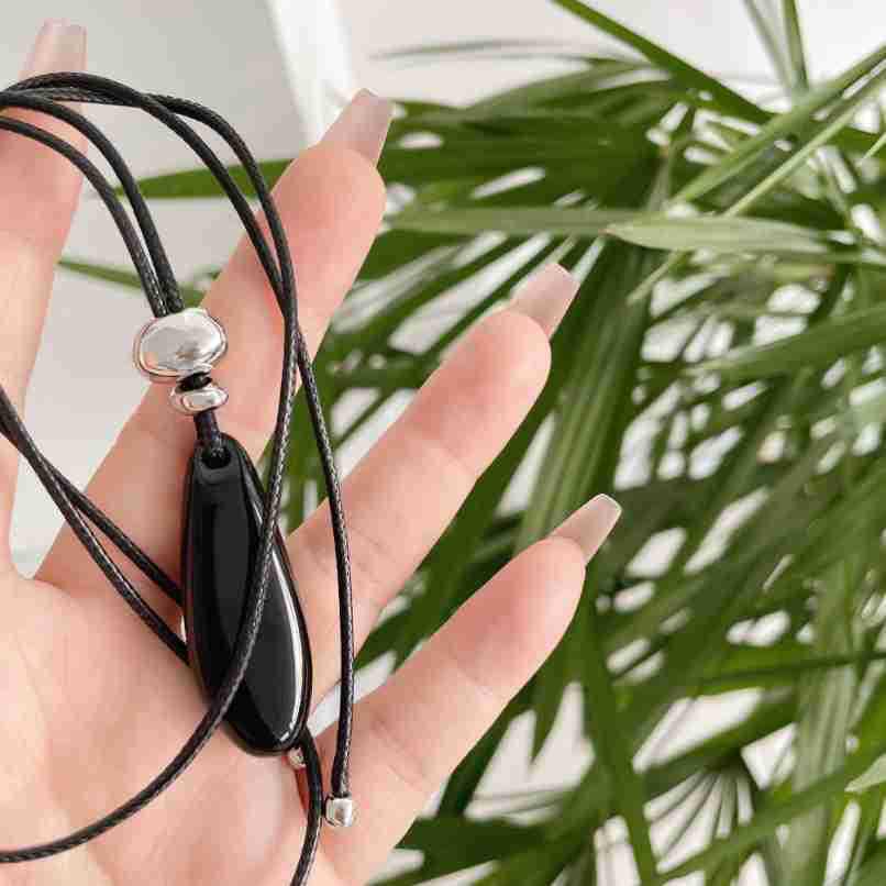 Teardrop Black Agate Pendant Sweater Necklace - Elegant European & American Fashion Jewelry.