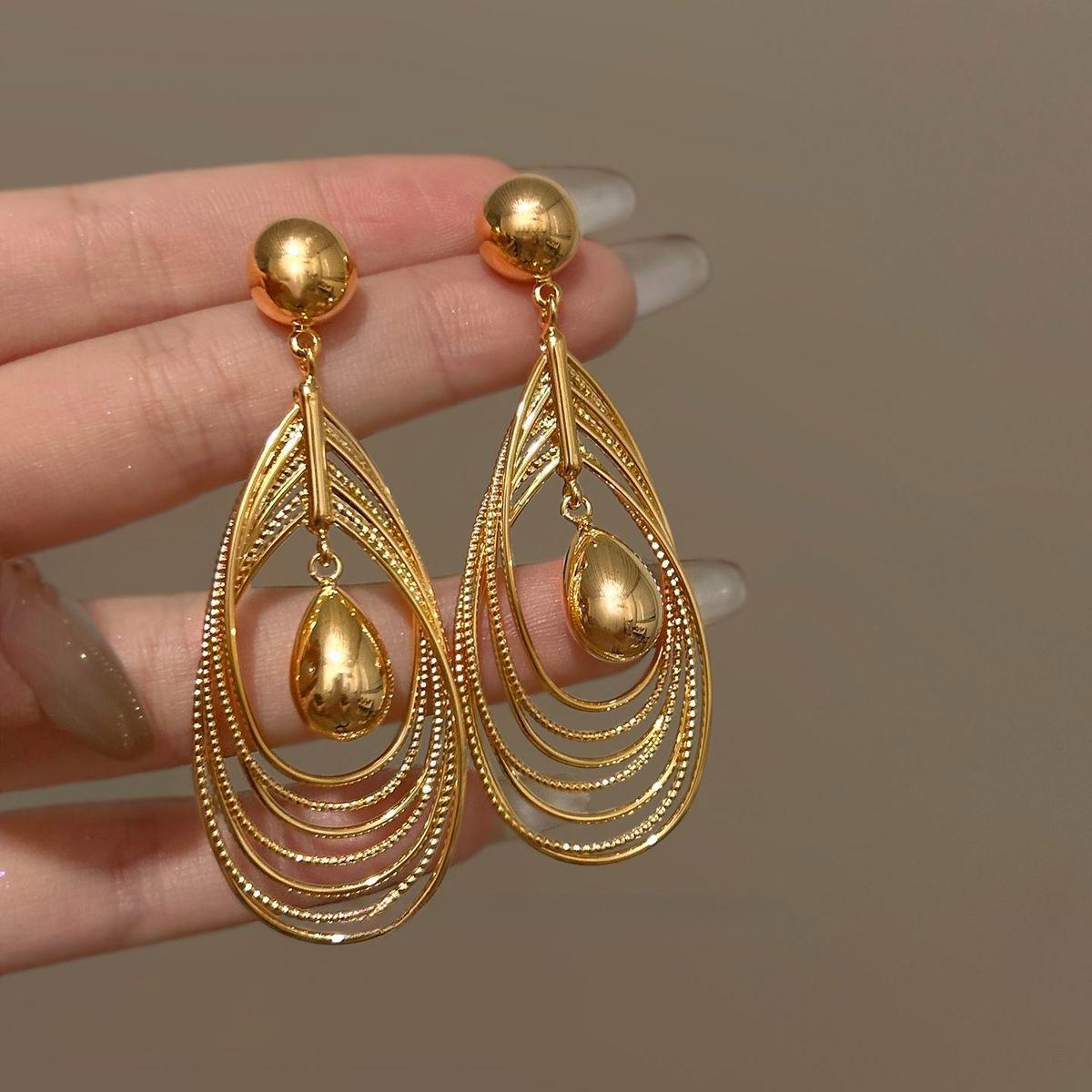 

Модные серьги-подвески для женщин золотой