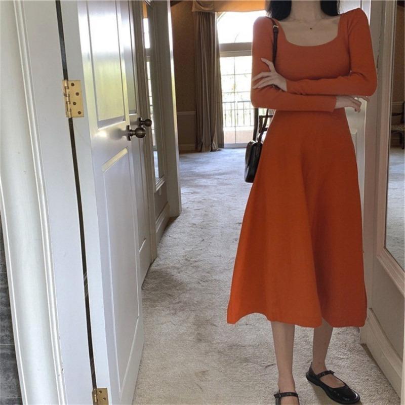 Retro long dress looks thin and tall temperament Muse Fan light and familiar style square neck long sleeve knitted dress women's autumn and winter