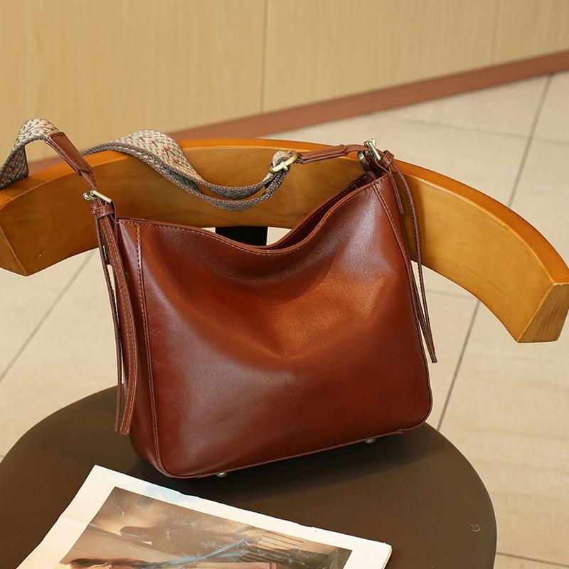 Casual Bag Women's Genuine Leather Handbag 2026 New Style Bucket Bag High-capacity Commuting Crossbody Shoulder Bag Versatile