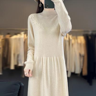Handbesticktes Wollkleid mit halbohem Kragen für Damen im Herbst und Winter Neue modische und vielseitige mittellange Temperament Kaschmirrock