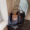 Large Capacity Lightweight Versatile Tote Bag Women's 2026 Summer Simple Leisure Class Commuter Shoulder Armpit Bag