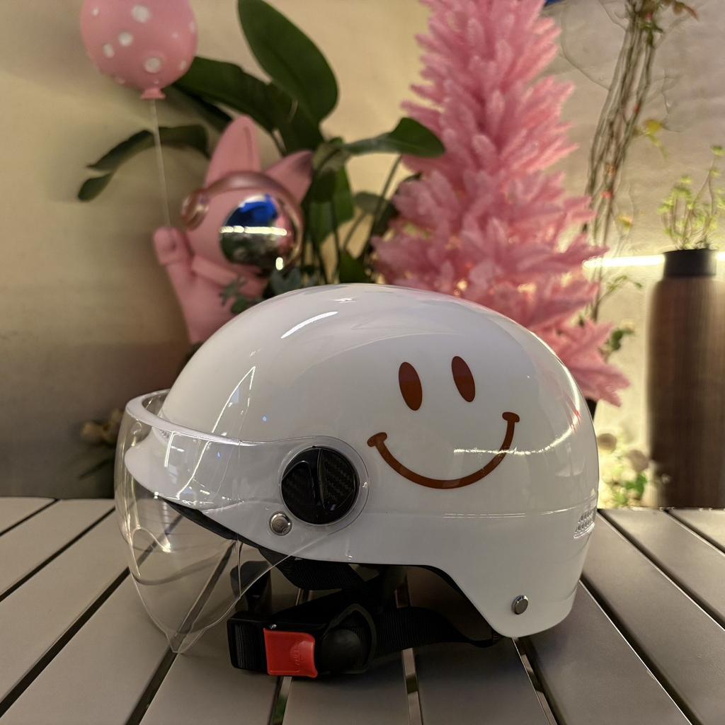 Helmet Electric Car for Men and Women, All Seasons Universal Sun Protection Battery Car Lightweight Summer Hood