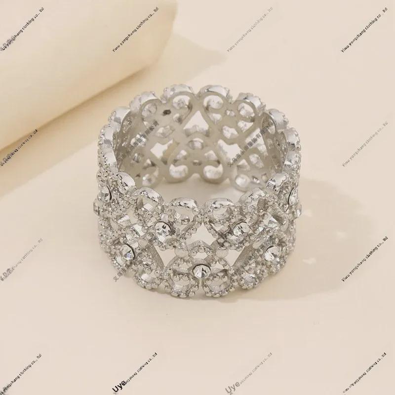 Retro Hollow Scarf Buckle: Versatile, Exquisite, Multifunctional Accessory