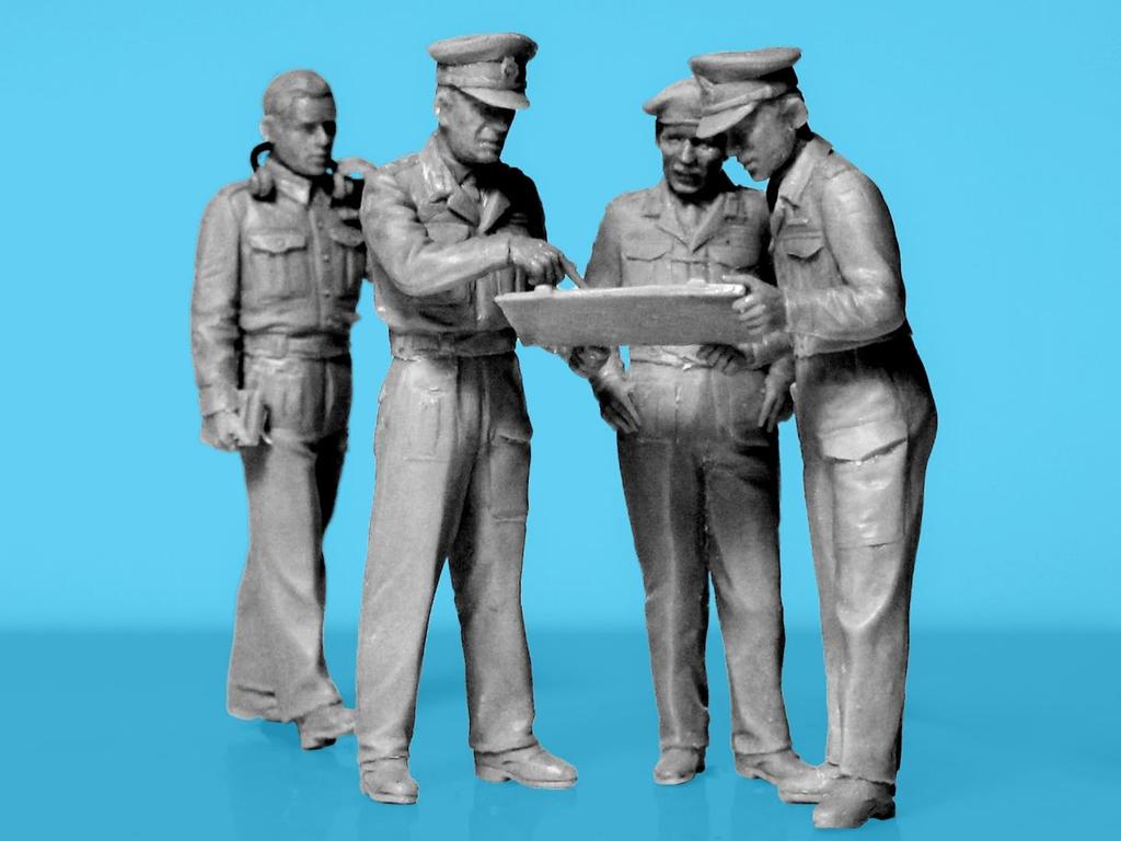 ICM Montgomery Staff Plastic Model 35617 1/35 & (Human & Animal)