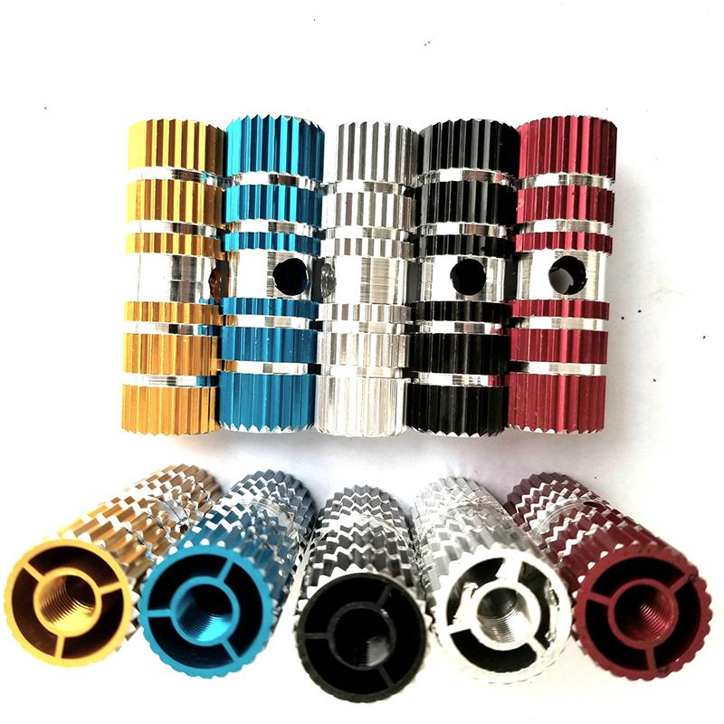 

1 пара велосипедных педалей, ось, подставка для ног, педали для велосипеда, передняя и задняя цокольная педаль красный