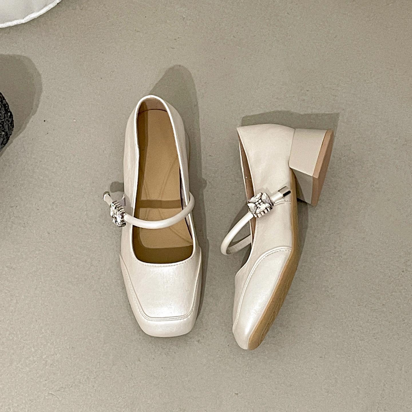 

White retro French square head thick high-heeled single shoes women s 2025 new summer versatile height-increasing shallow mouth Mary Jane shoes 40 бежевий