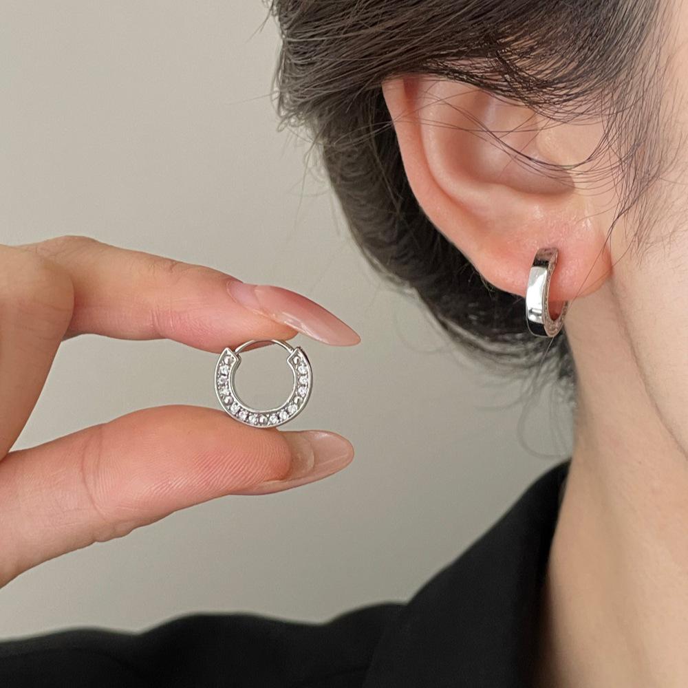 Trendy European and American Zirconia Earrings: Simple, Fashionable Ear Studs with Niche Design