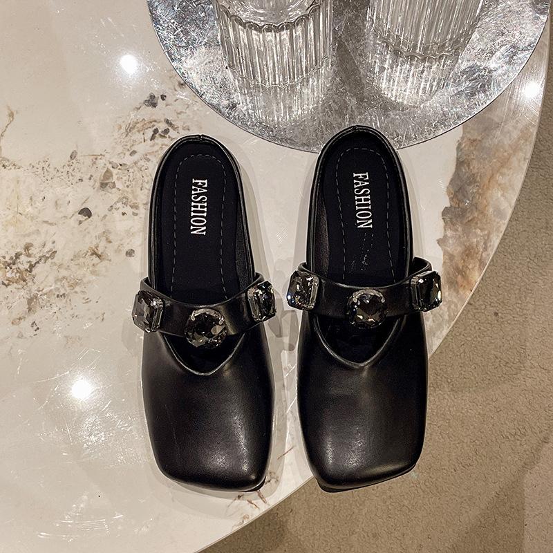 Baotou poloviční pantofle dámské venkovní francouzské s plochou podrážkou jemné večerní sandály léto 2025 nové sandály Muller boty